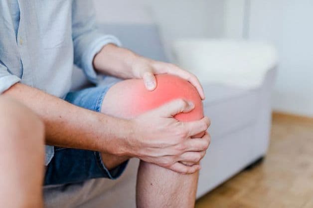 viem-khop-dau-goi-5-dau-hieu-canh-bao-khong-nen-chu-quan-3